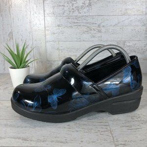 savvy nursing clogs